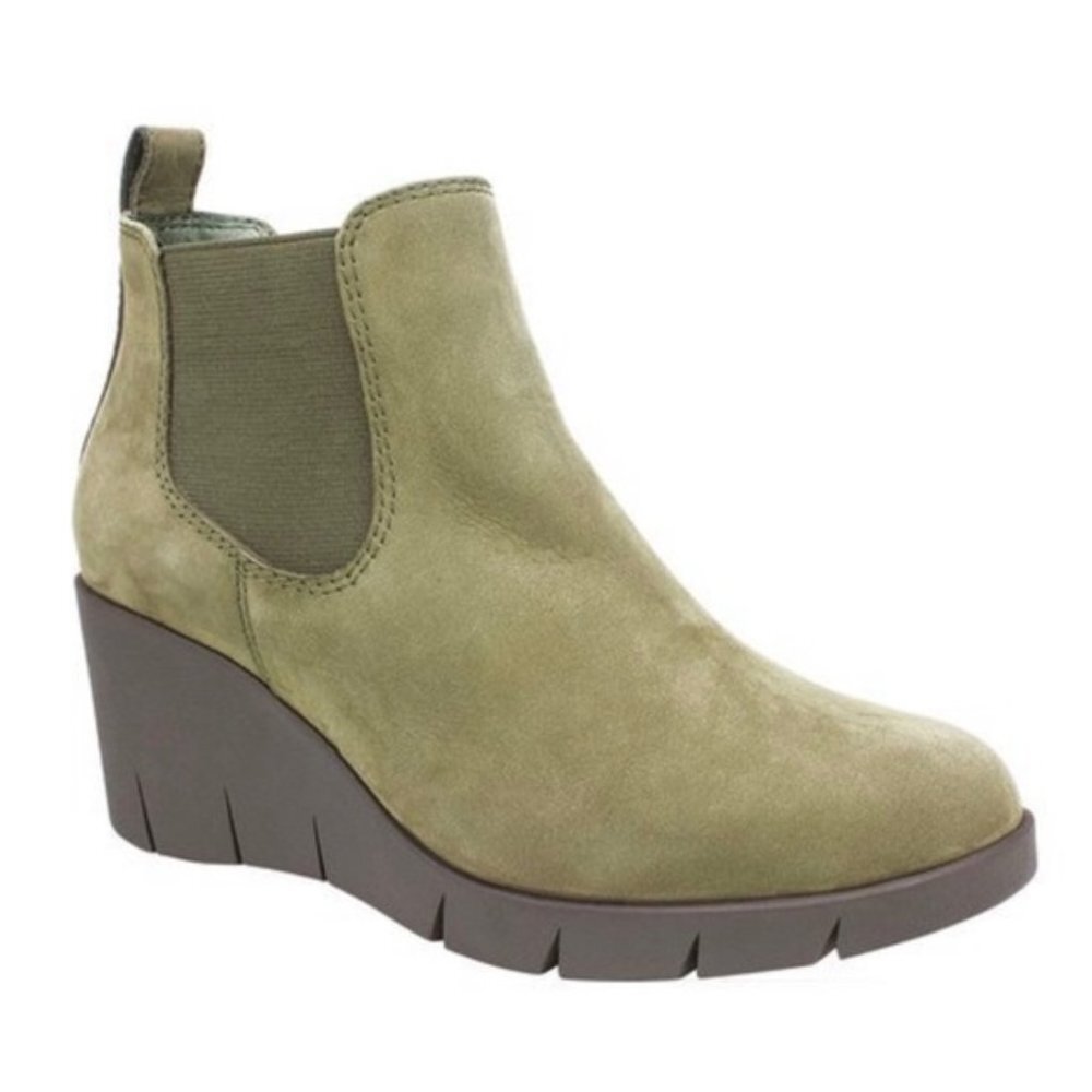 Cliffs by White Mountain Percy Wedge Chelsea Boot